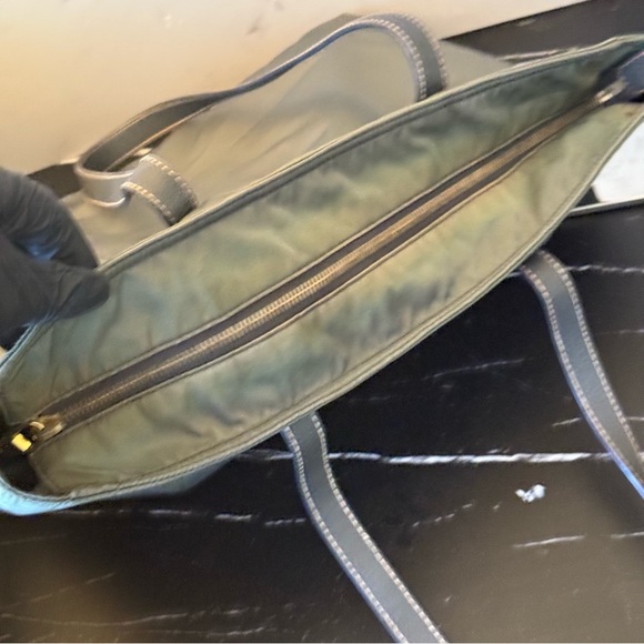 💎GORGEOUS AUTHENTIC PRADA NYLON/ LEATHER TOTE BAG💎 - Picture 7 of 16